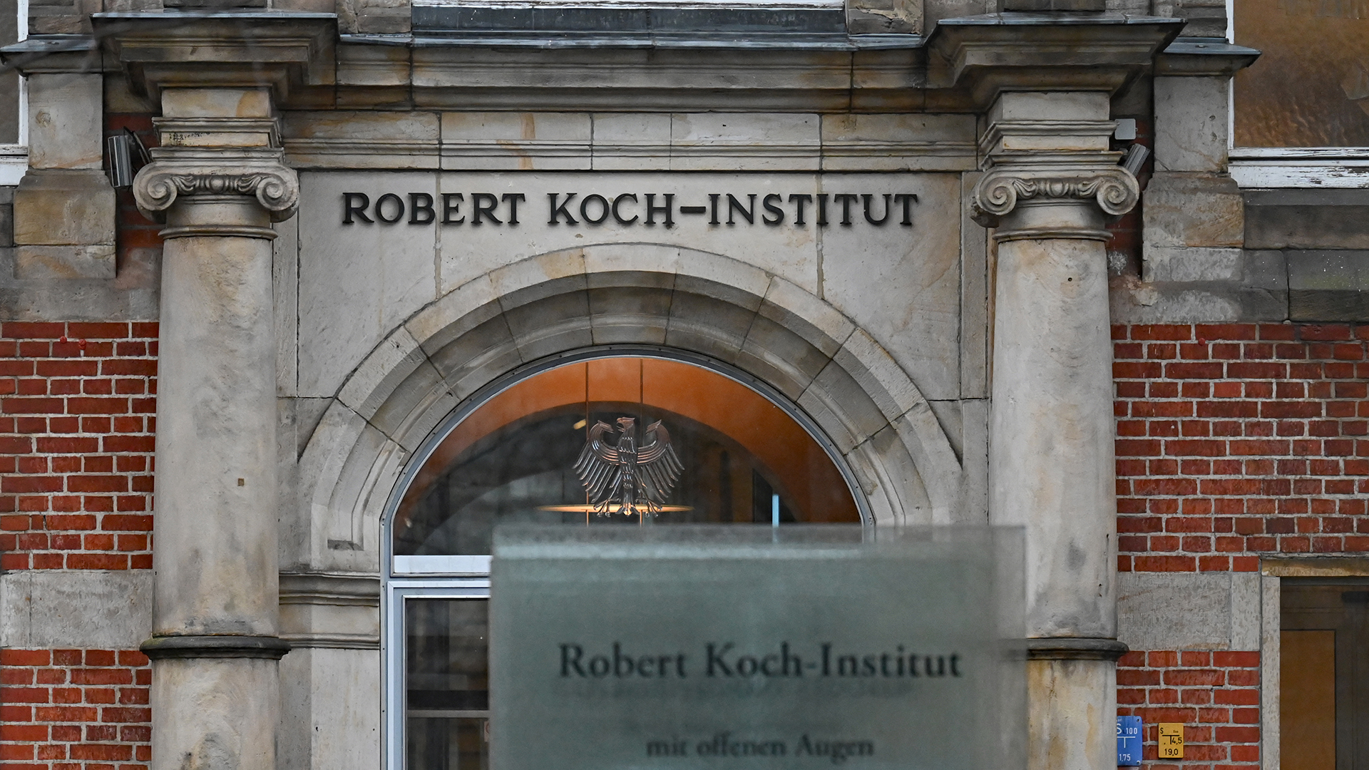 Eingang des Robert Koch-Instituts | picture alliance/dpa