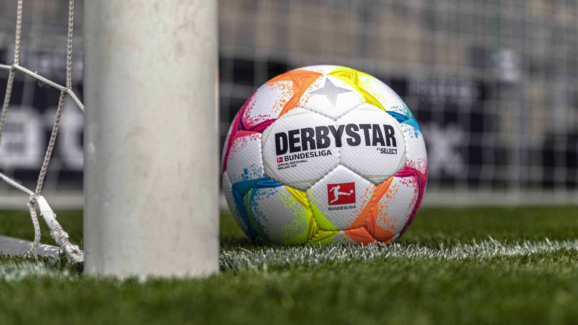 Der offizielle Ball der Fußball-Bundesliga-Saison 2022/2023 und des DFB-Pokals | dpa