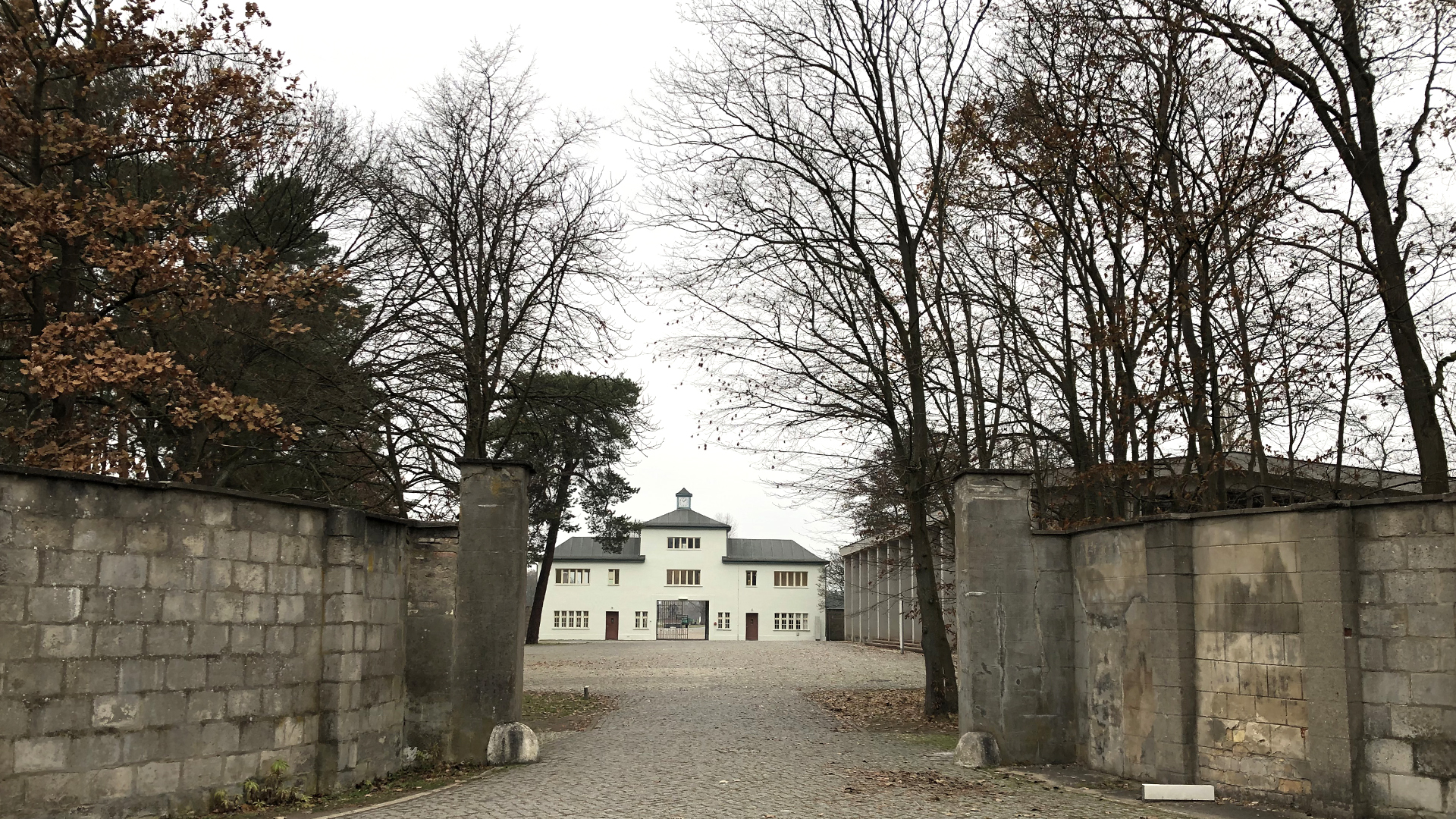 Eingangsbereich der Gedenkstätte Sachsenhausen | Mirja Fiedler