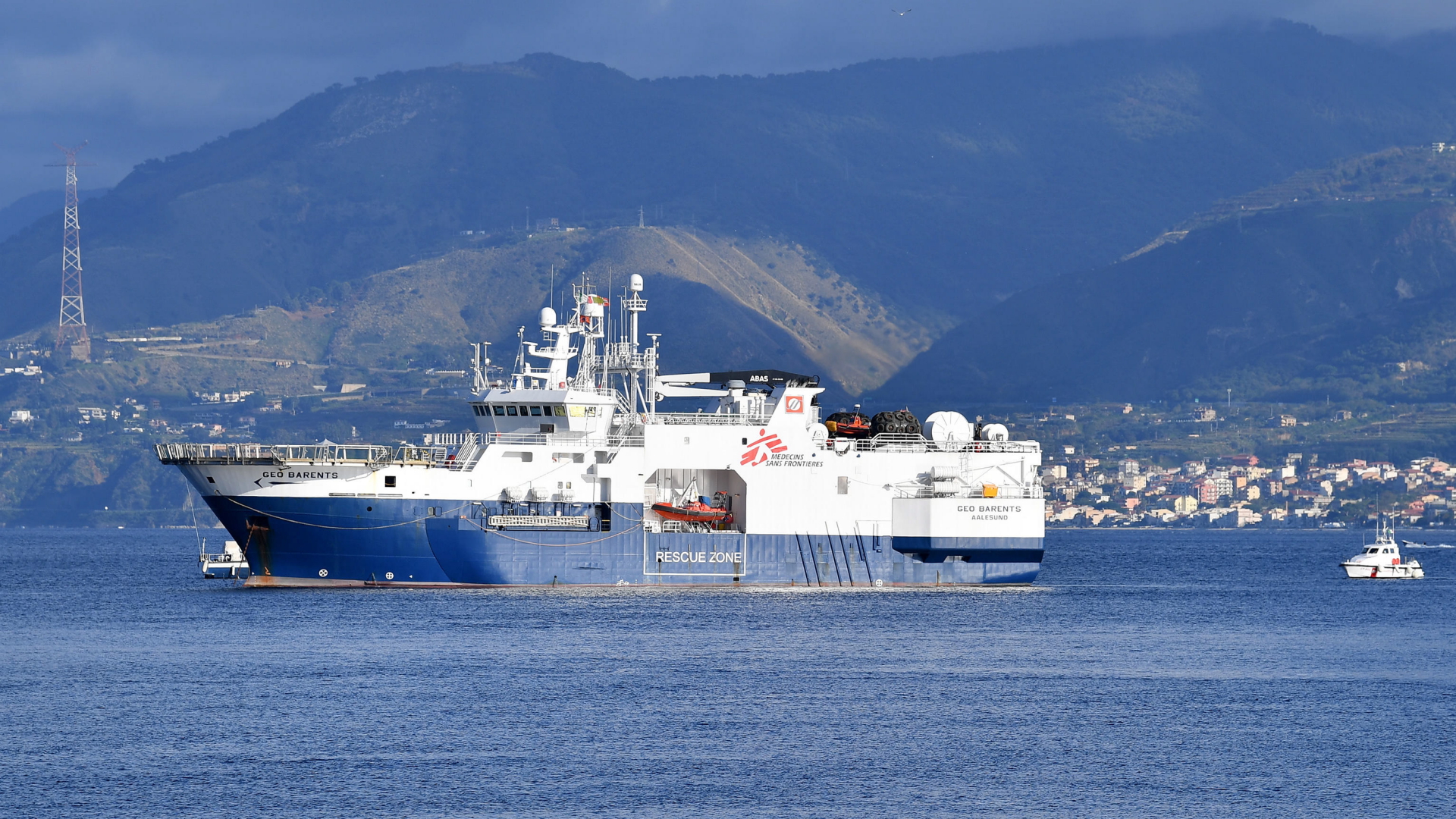 Das Seenotrettungsschiff "Geo Barents" im Einsatz im Mittelmeer. | EPA