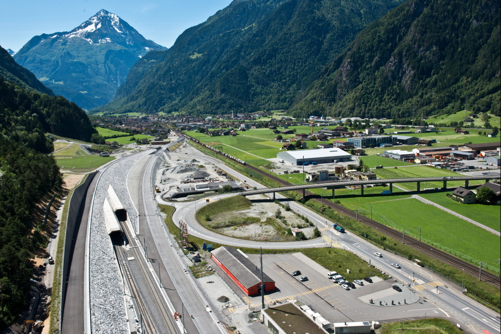 Baustelle des Gotthard-Basistunnels in Erstfeld