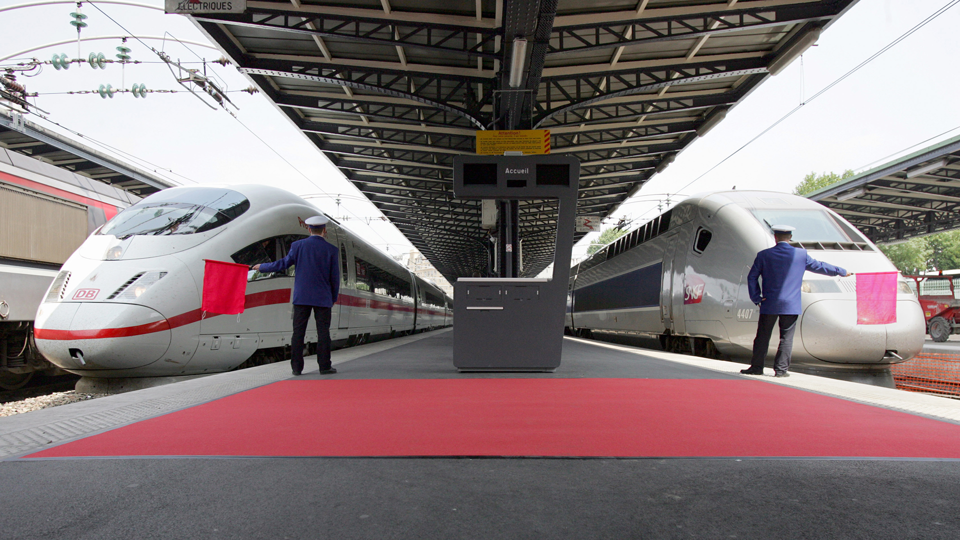 Ein ICE und ein TGV | picture-alliance/ dpa
