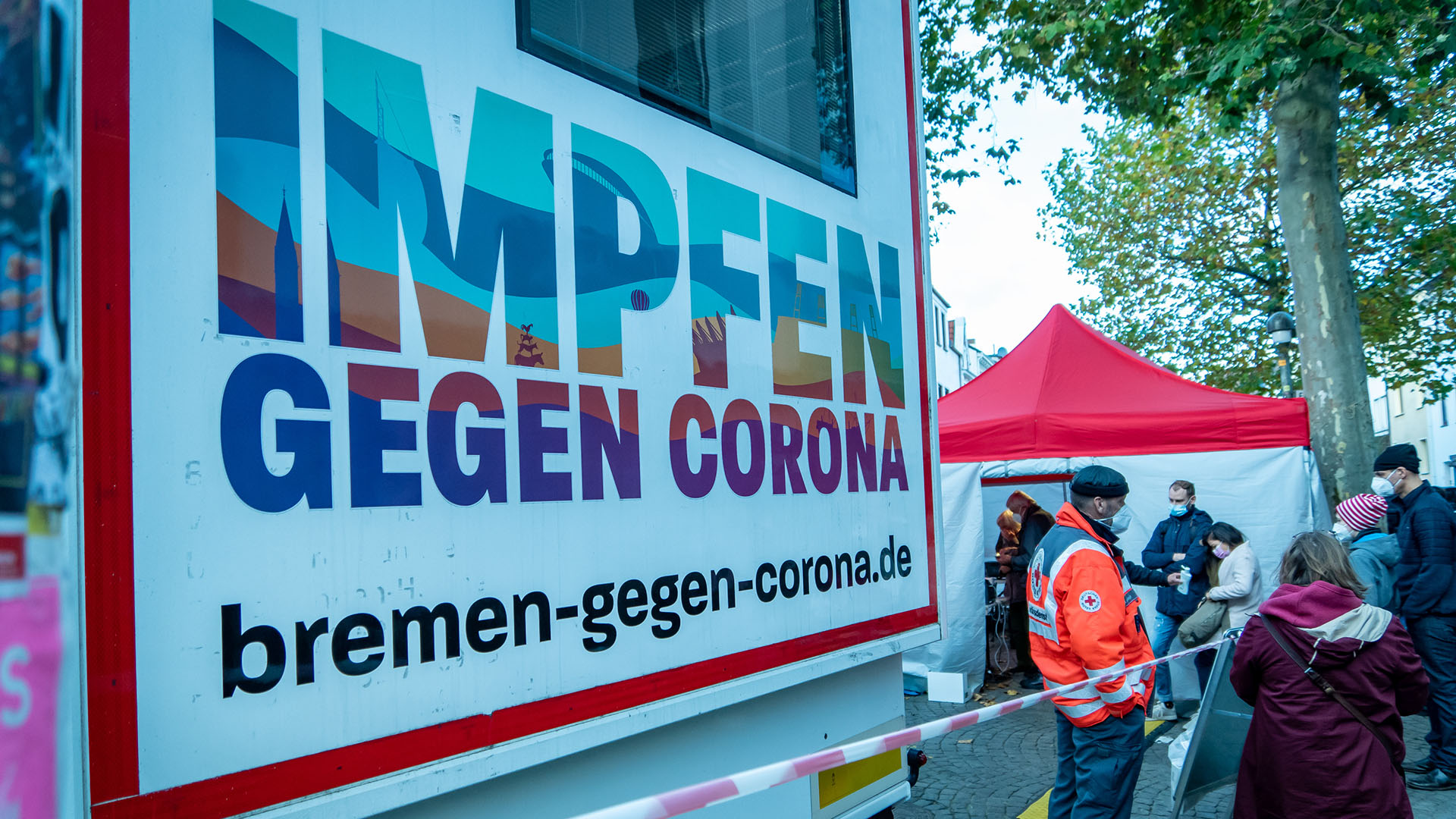 Impfmobil des Deutschen Roten Kreuzes in Bremen. | radiobremen