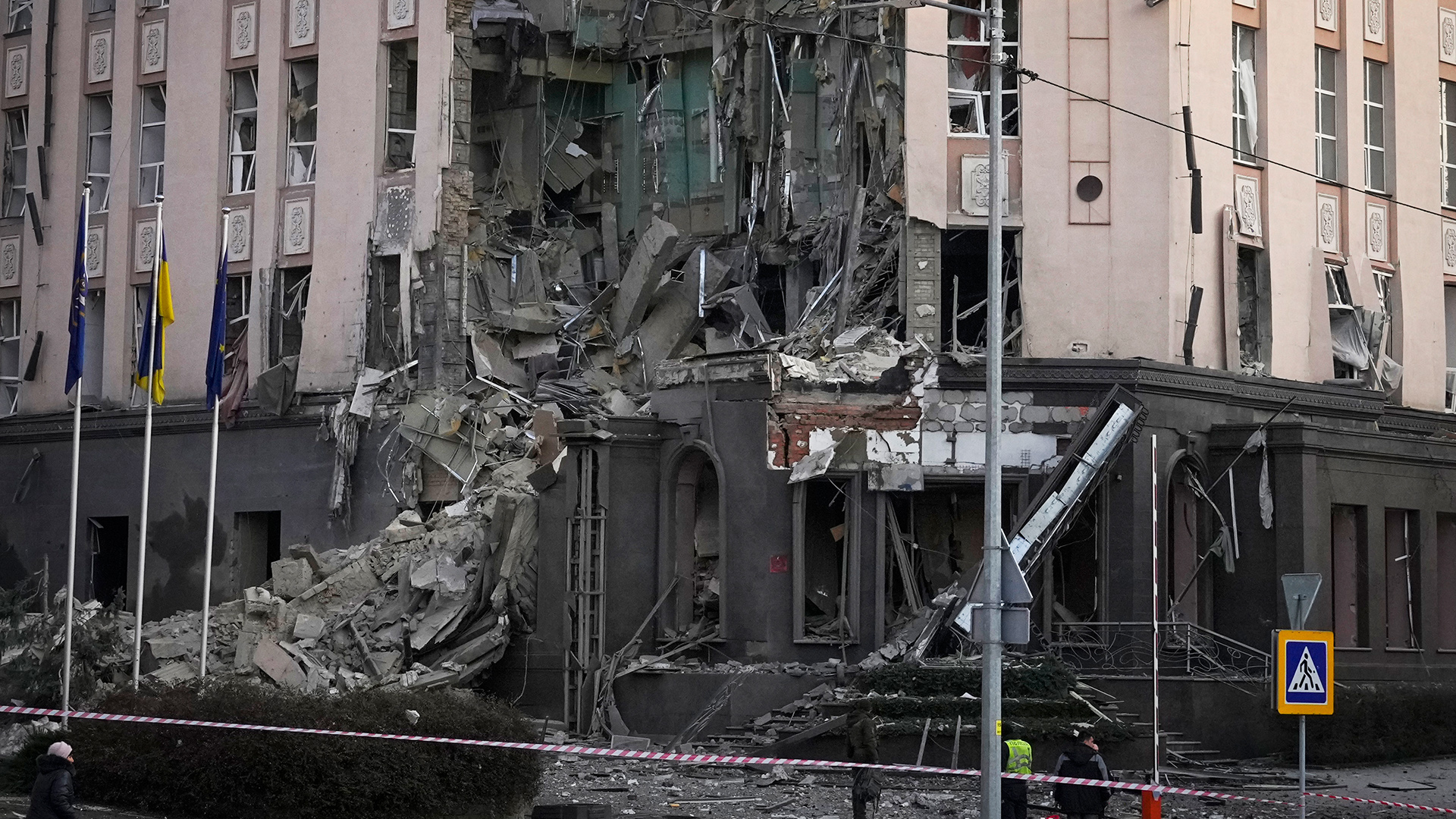 Ein zerbombtes Hotel in Kiew | dpa