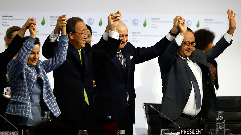 Jubel und Freude über das Ergebnis der Klimakonferenz in Paris. | AP