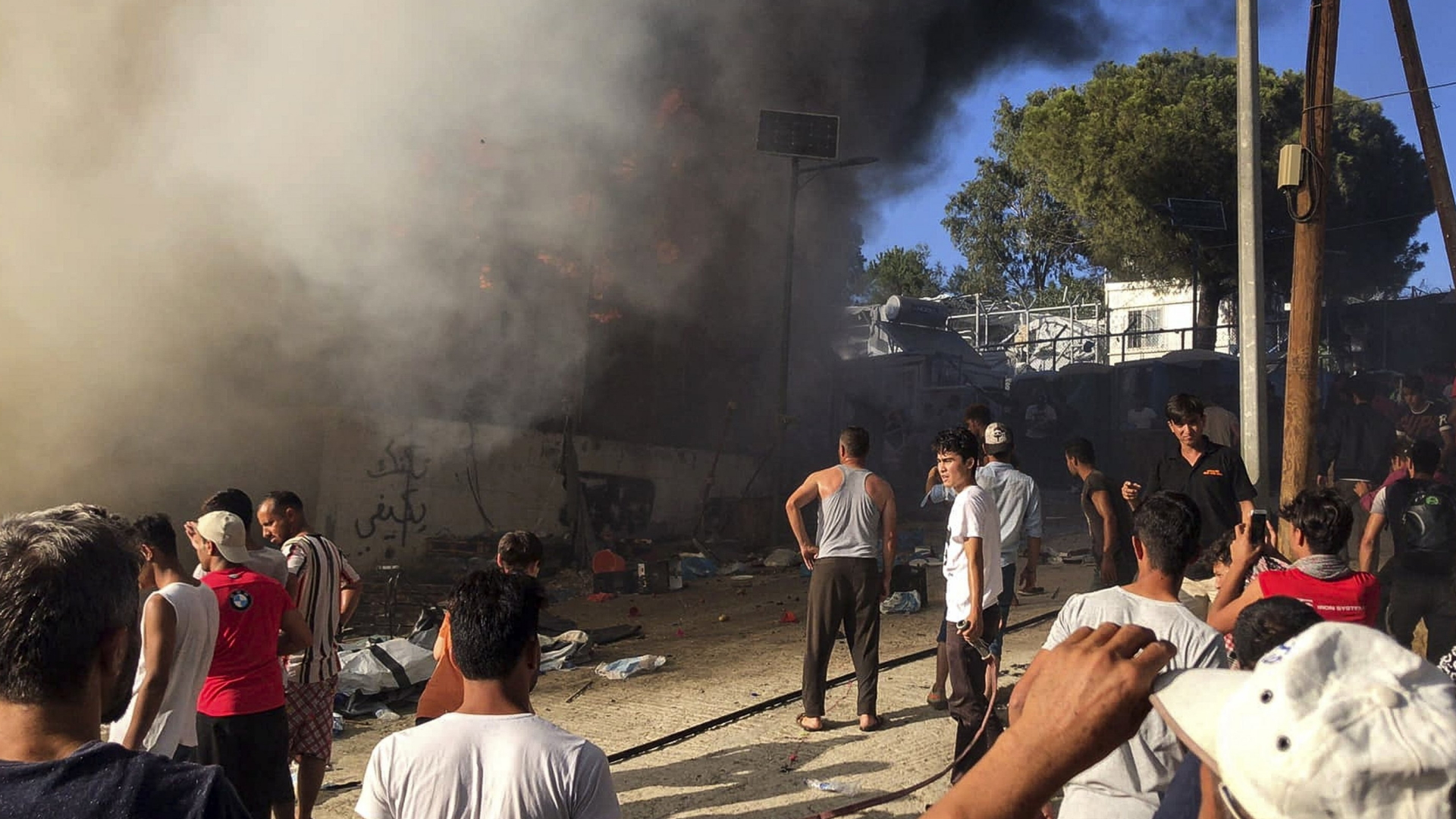 Feuer in Flüchlingslager auf Lesbos | AP