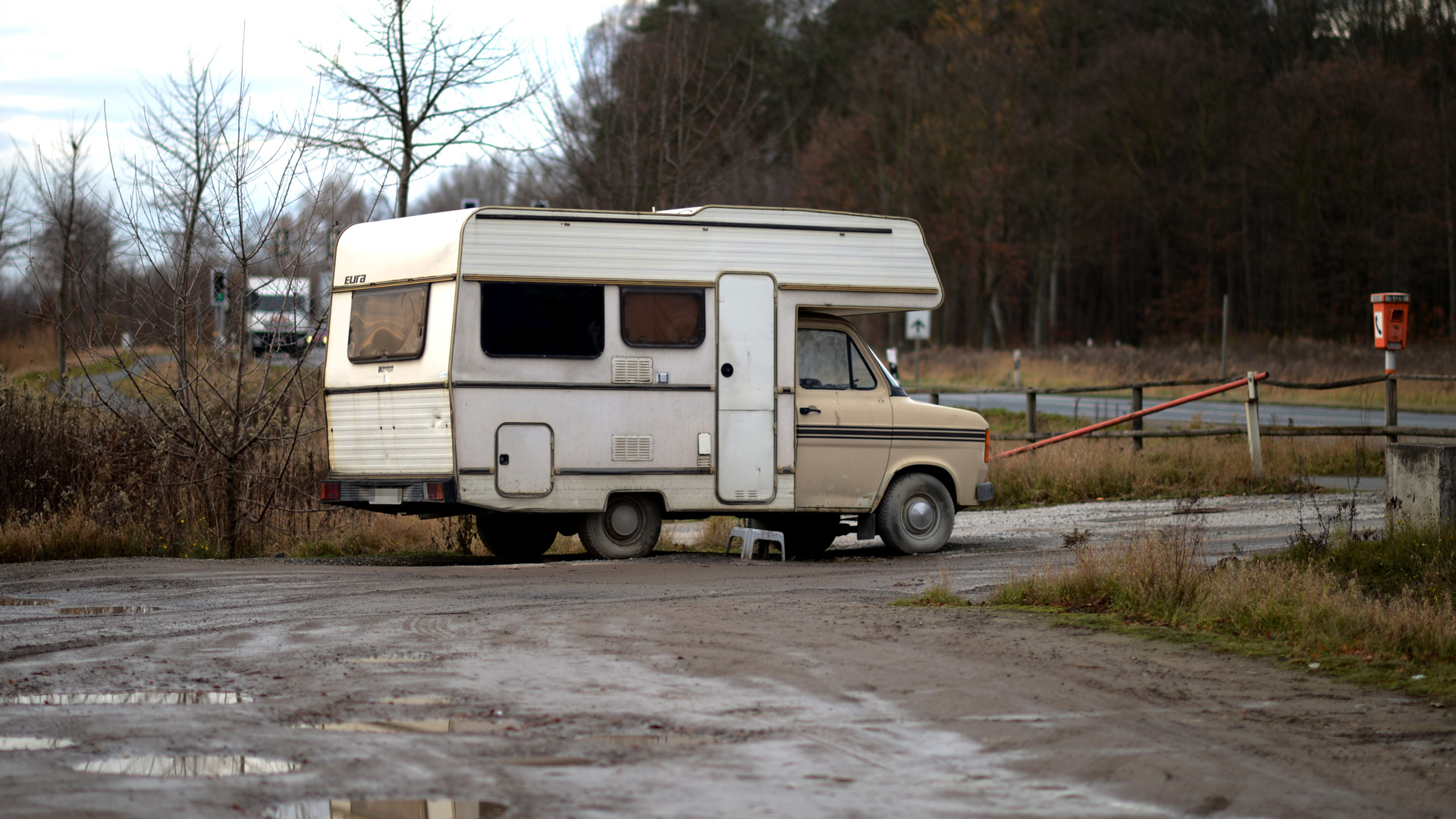 Ein sogenanntes Lovemobil steht auf einem Parkplatz am südlichen Stadtrand von Hannover. | picture alliance / dpa