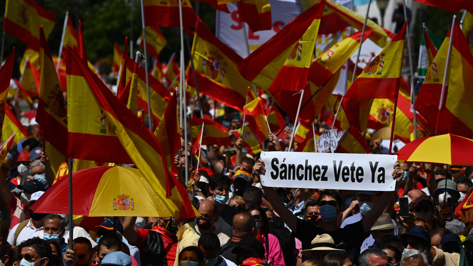 Demonstranten in Madrid protestieren gegen die geplante Begnadigung katalanischer Separatisten.  | AFP