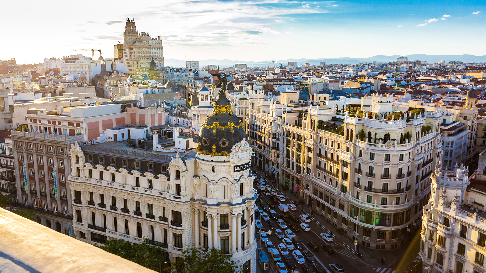 Aussicht auf die Calle Gran Via und das Metropolis-Haus in Madrid | picture alliance / pressefoto_ko