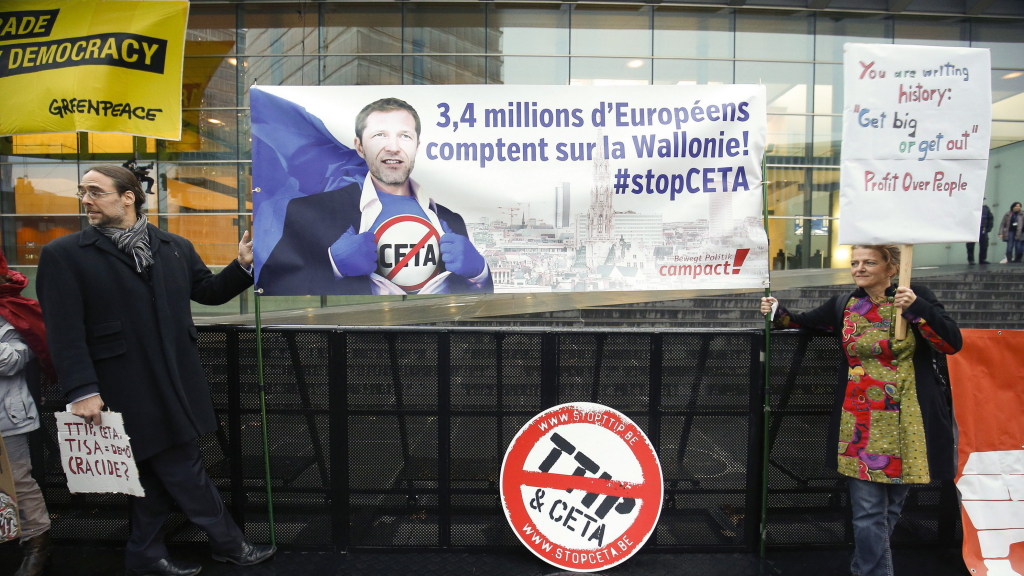 Anti-CETA-Plakat mit Paul Magnette | dpa