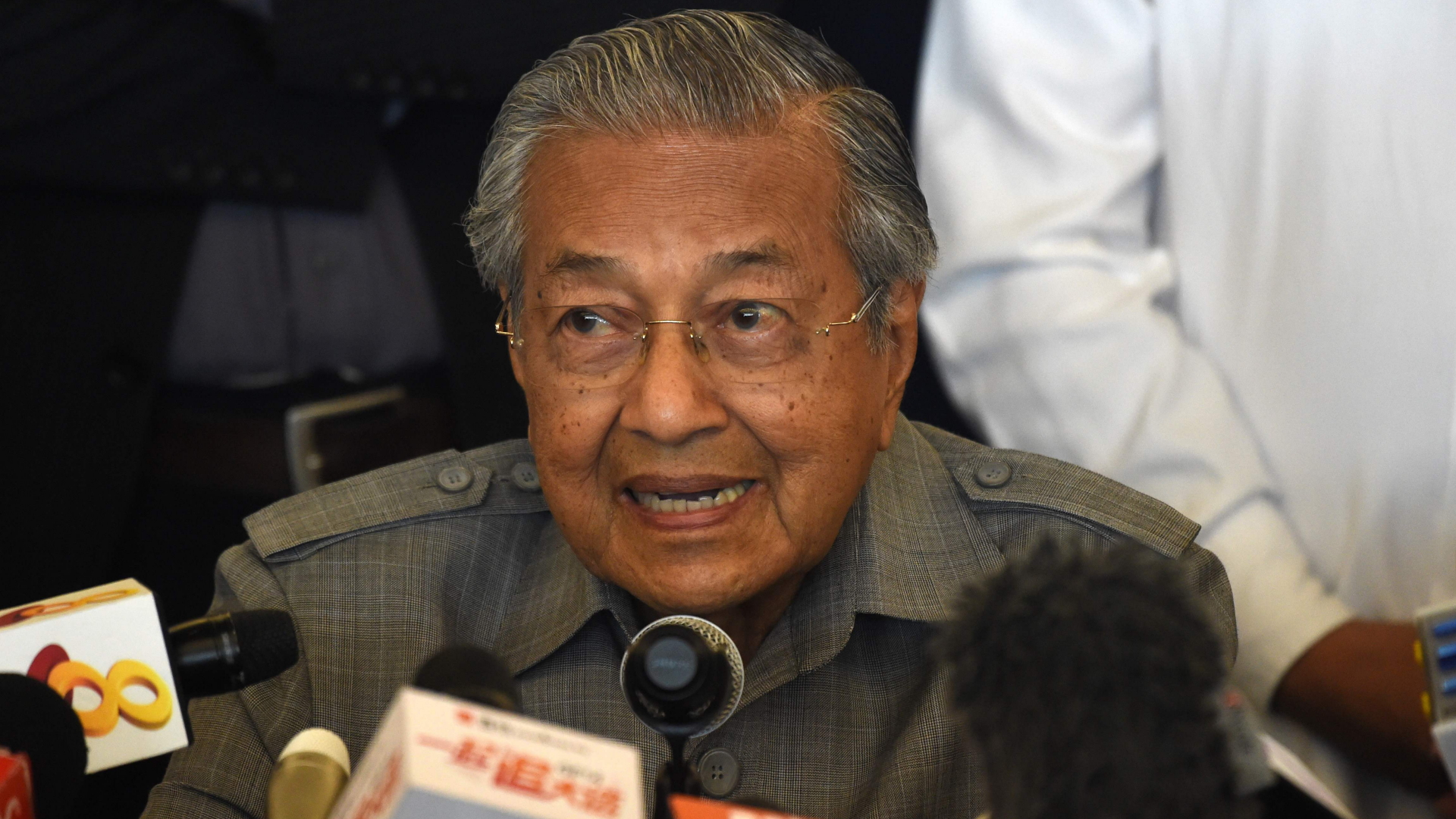 Wahlsieger Mahathir Mohamad auf einer Pressekonferenz. | AFP