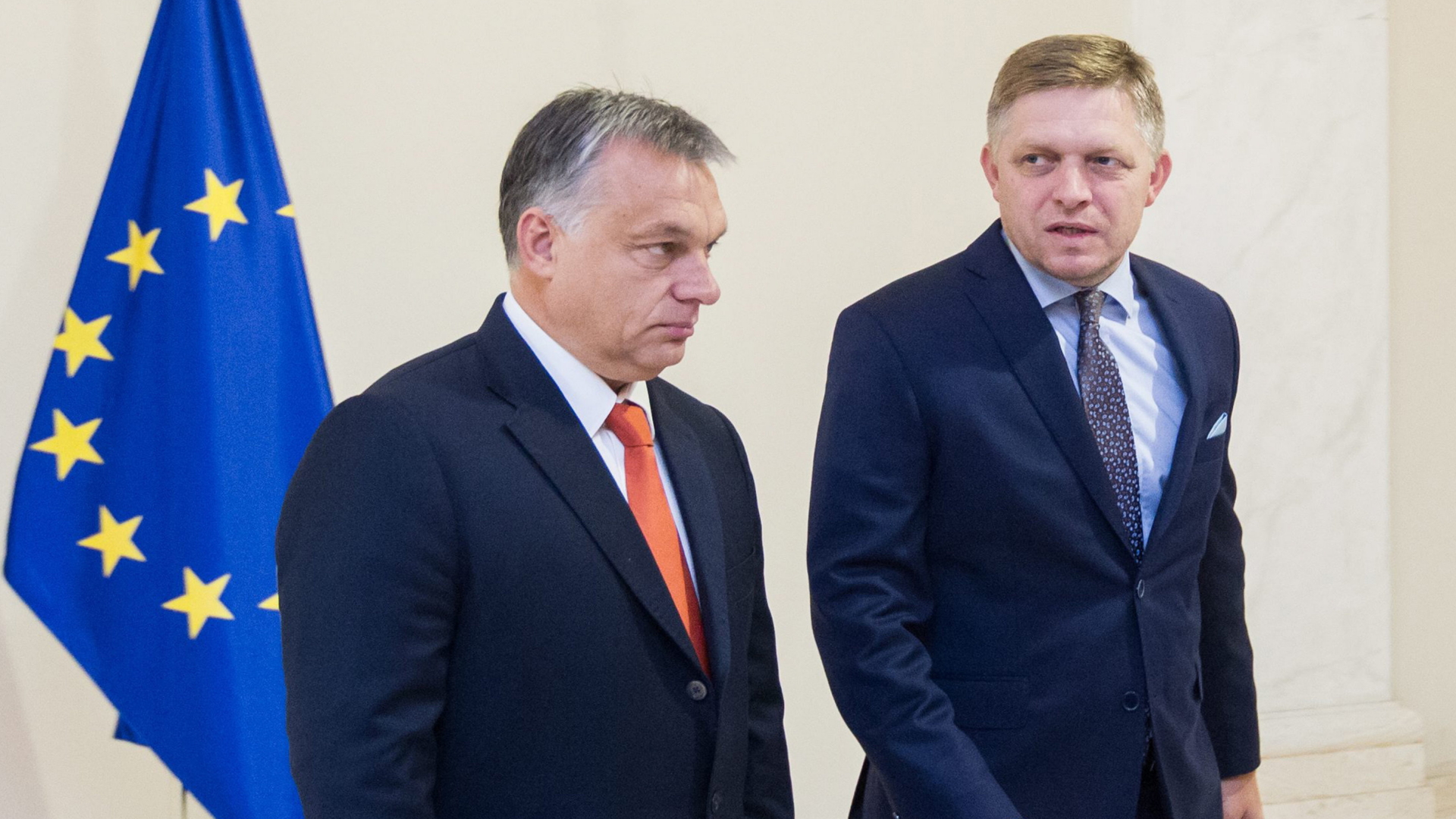 Die Premierminister von Ungarn und der Slowakei, Viktor Orban (links) und Robert Fico. | dpa