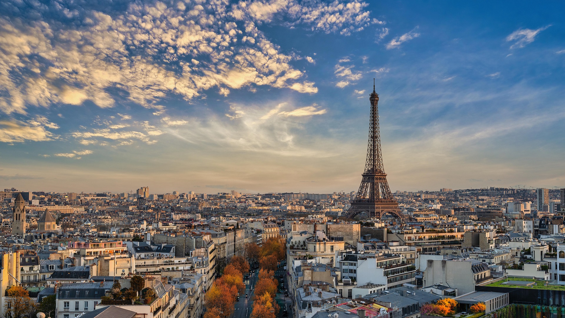 Stadtansicht von Paris mit Eiffelturm | picture alliance / Zoonar