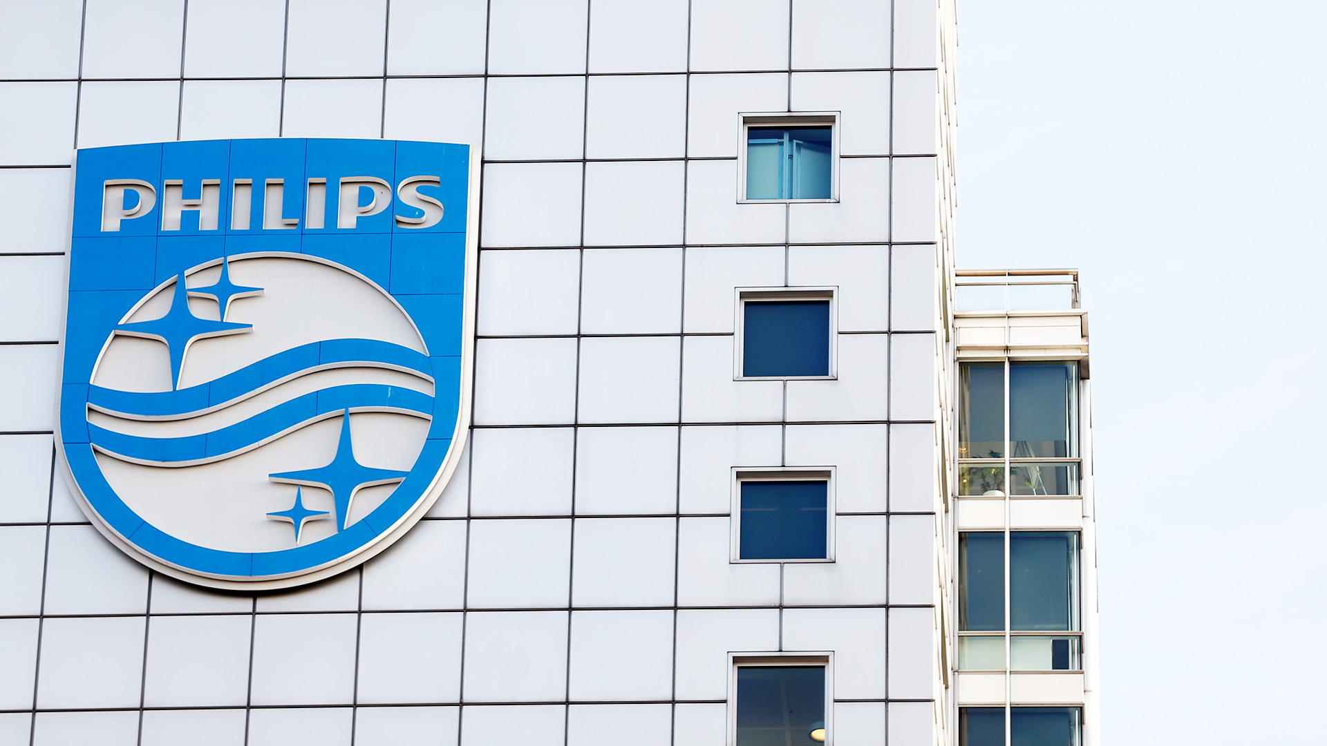 Logo an einem Gebäude der Philips-Zentrale | REUTERS