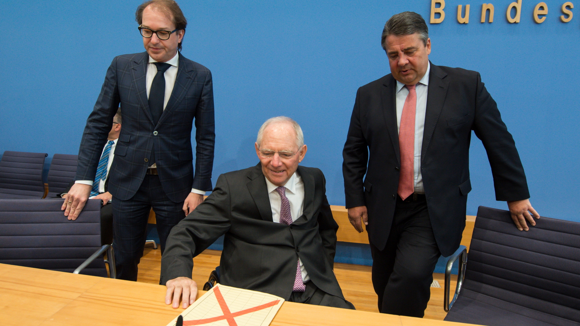 Die Bundesminister Schäuble, Dobrindt und Gabriel auf der gemeinsamen Pressekonferenz.