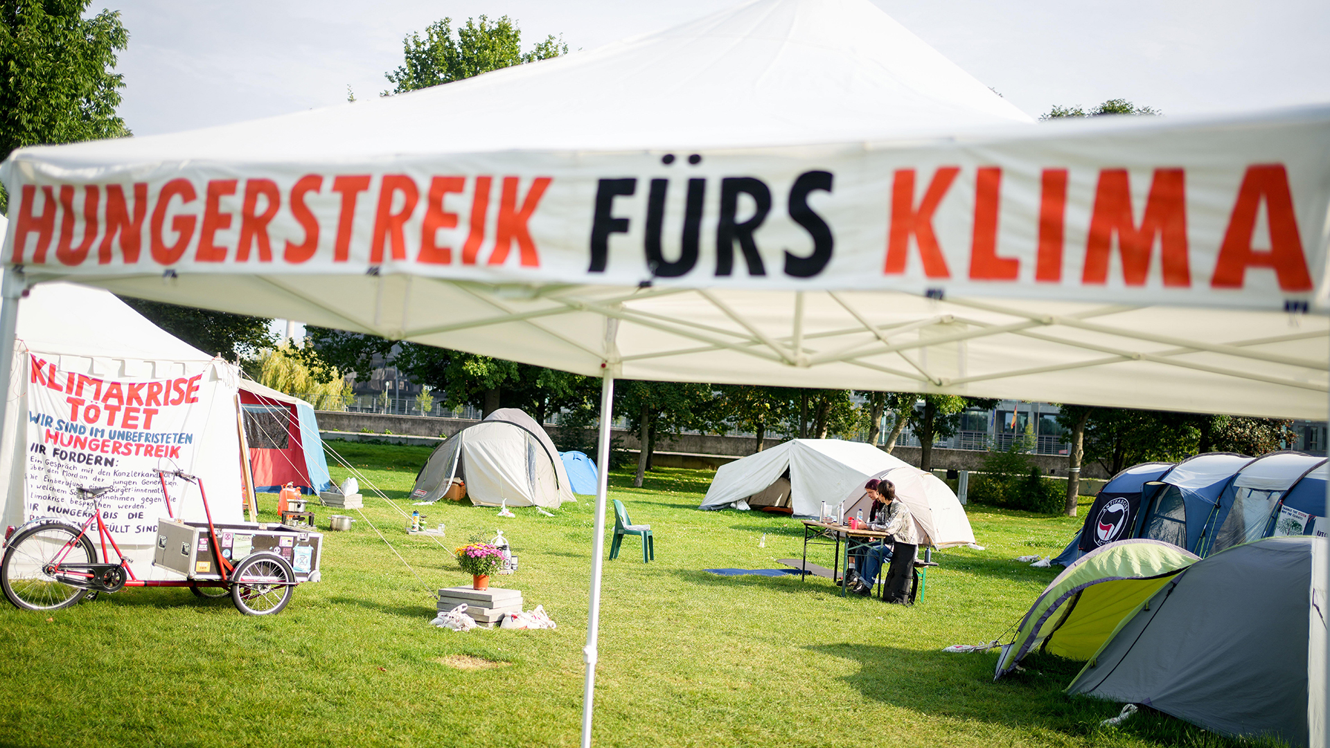 Ein Camp von Hungerstreikenden ist im Regierungsviertel aufgebaut. | dpa