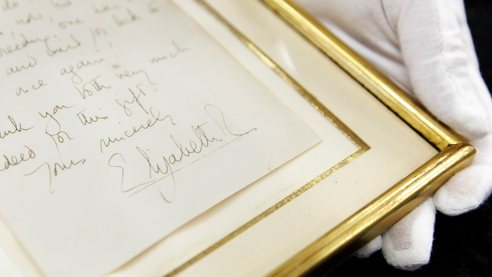 Ein handgeschriebener Brief der verstorbenen Königin Elisabeth | dpa