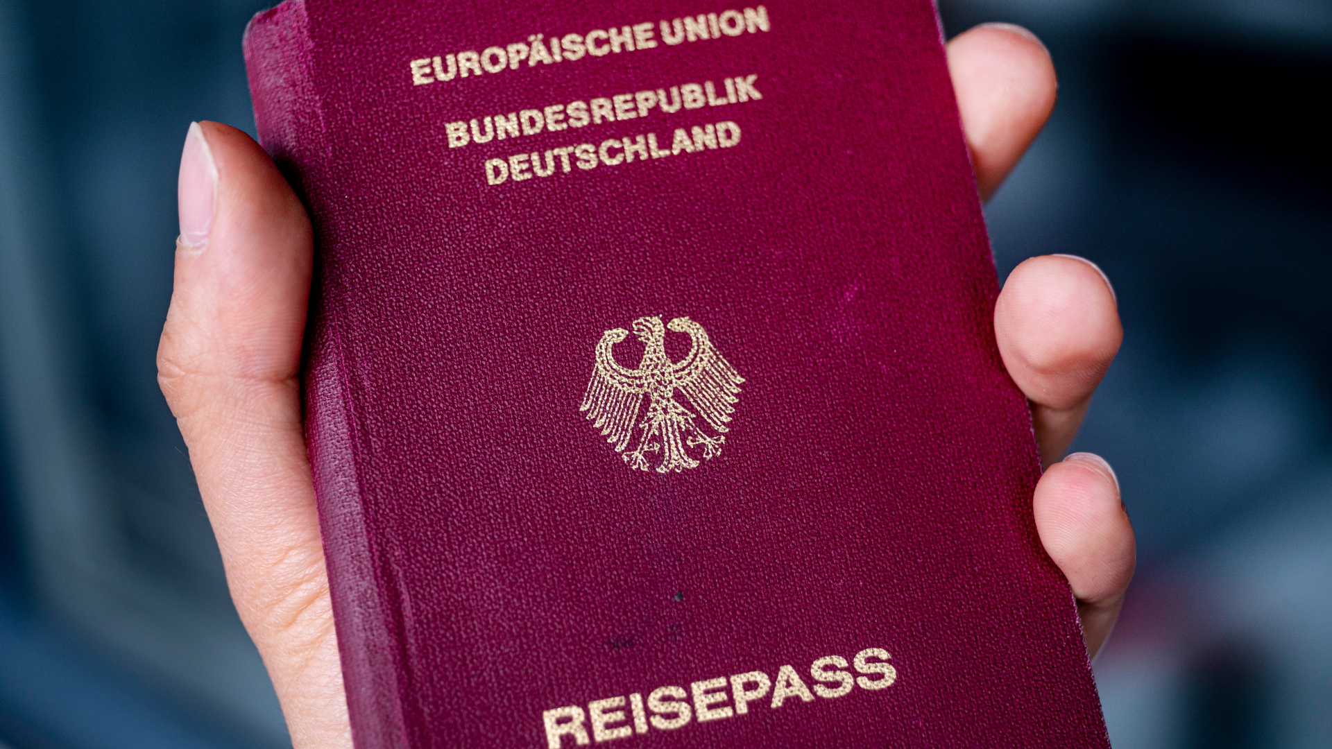 Ein deutscher Reisepass | dpa