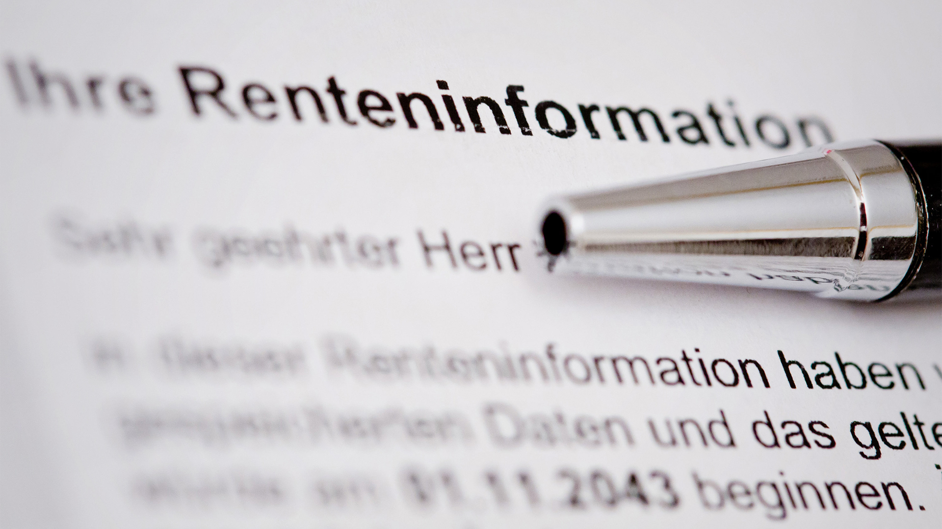 Ihre Renteninformation ist auf einer Renteninformation der Deutschen Rentenversicherung zu lesen | dpa