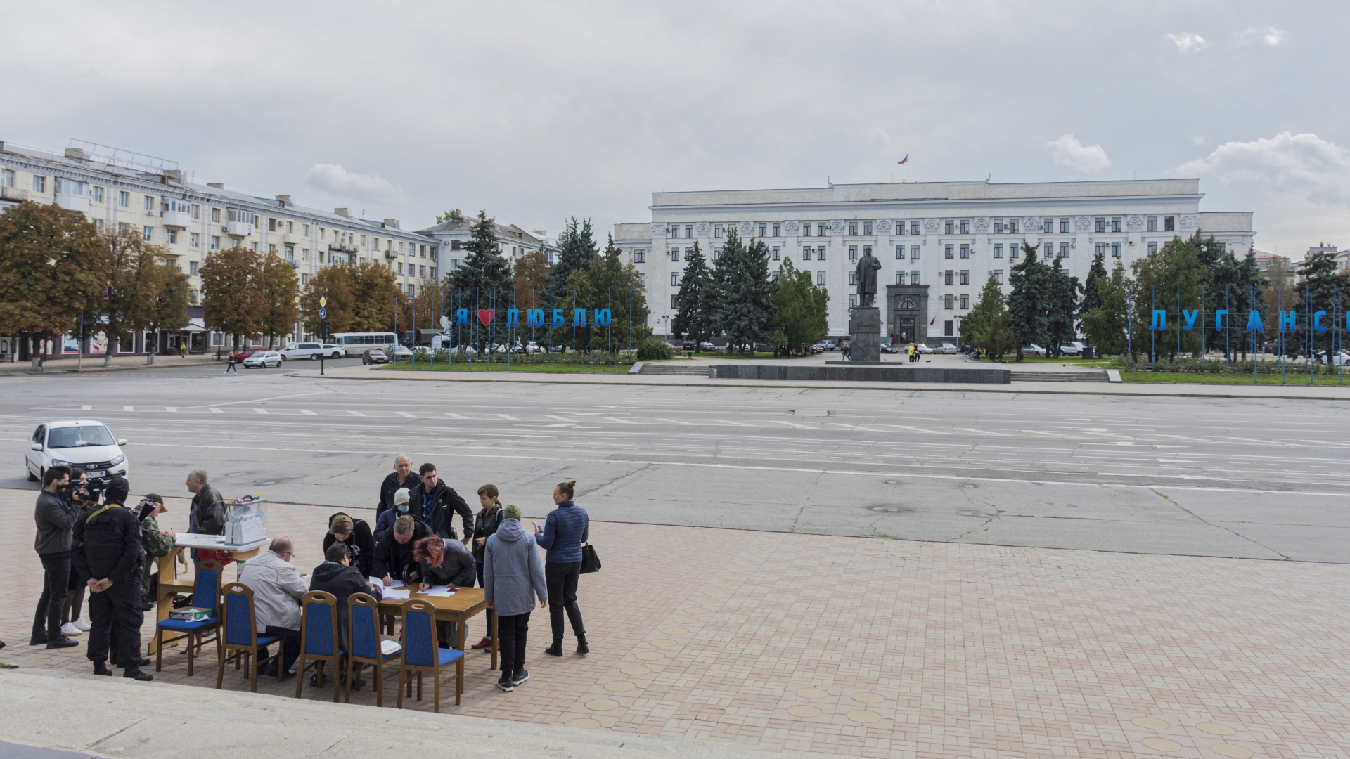 Wahllokal zum "Referendum" im Freien in Luhansk  | EPA