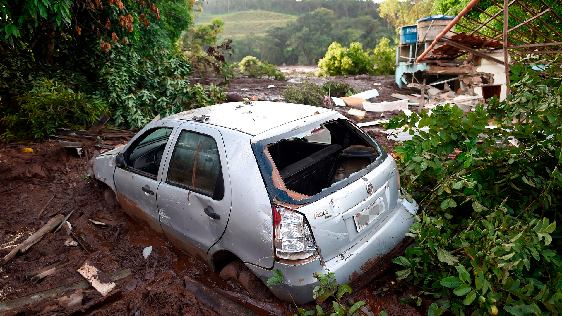 Ruine eines Hauses und zerstörtes Auto in Schlammlawine | AFP