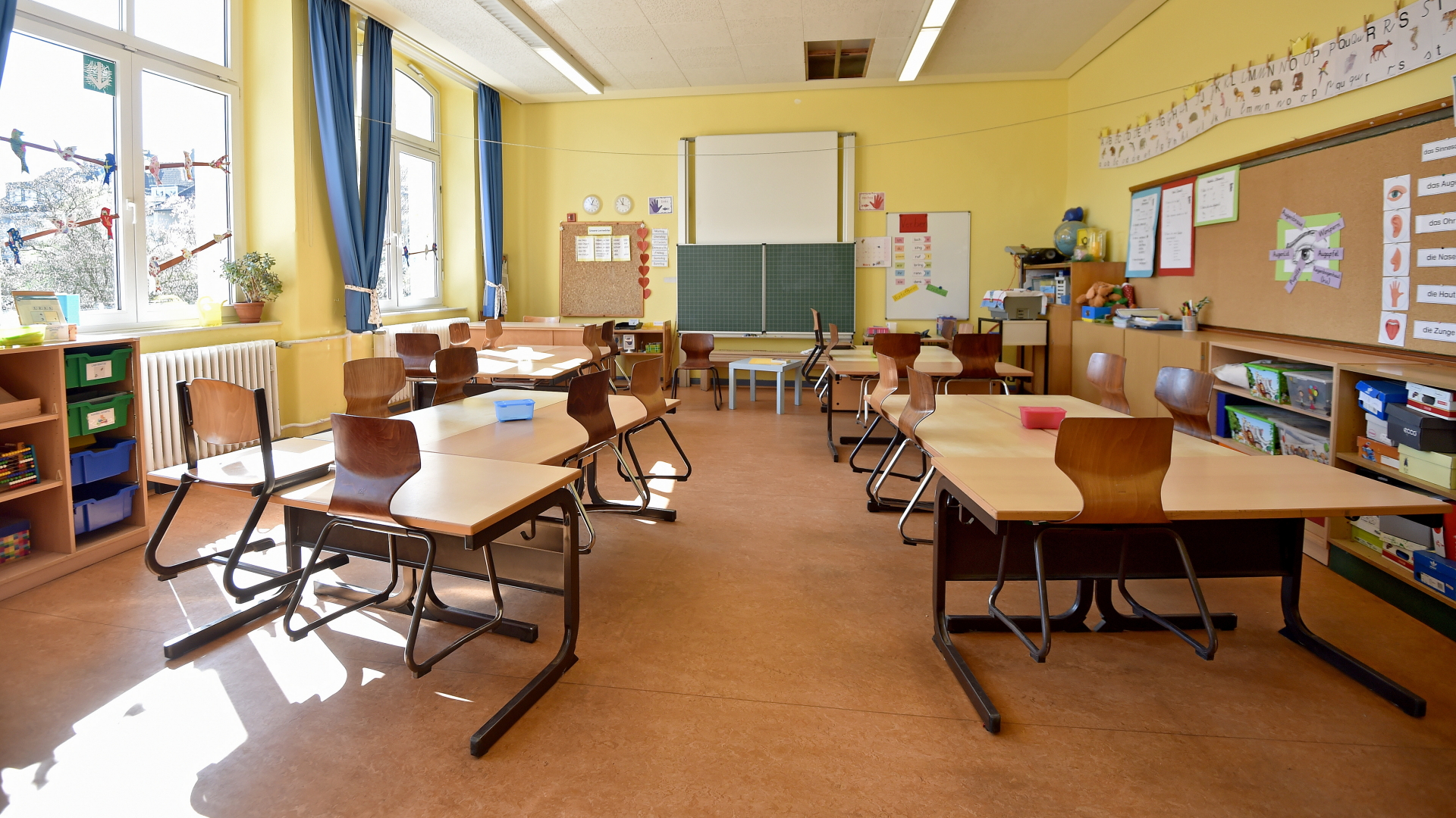 In leeres Klassenzimmer in einer Grundschule in Essen. | dpa