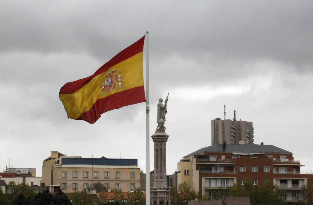 Spanische Flagge in Madrid | REUTERS