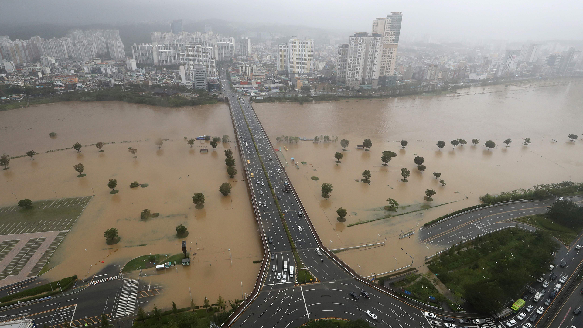Blick auf die überschwemmte Stadt Ulsan | AFP