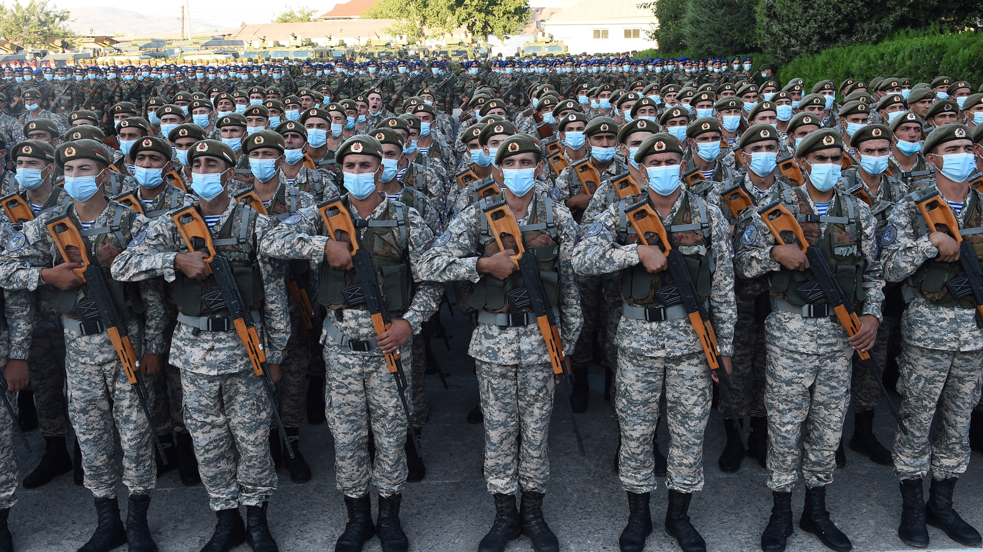 Tadschikische Soldaten bei einer Militärparade | via REUTERS