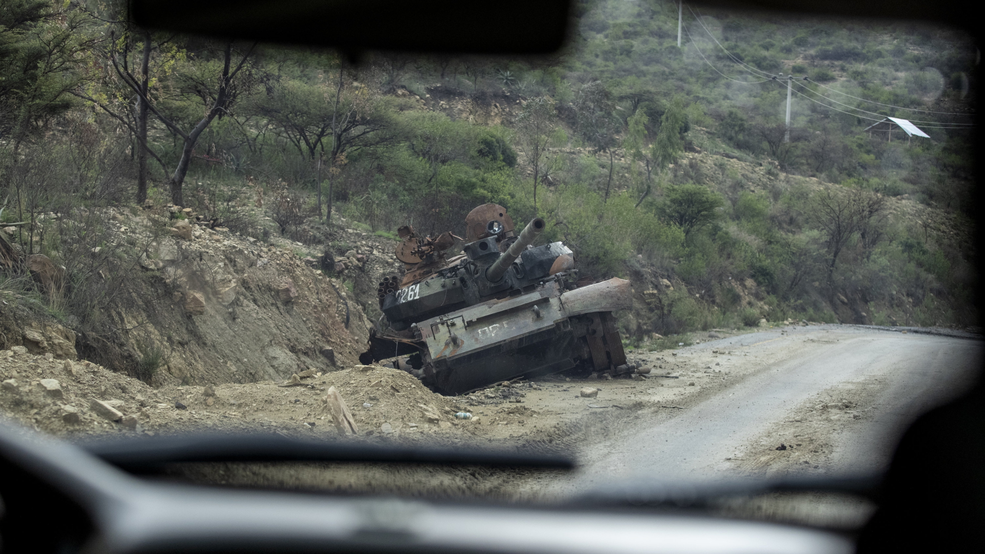 Ein zerstörter Panzer der Regierungstruppen in der äthiopischen Krisenregion Tigray. | AP