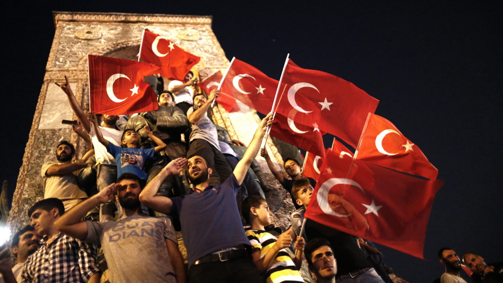 Erdogan-Unterstützer auf dem Taksim-Platz in Istanbul