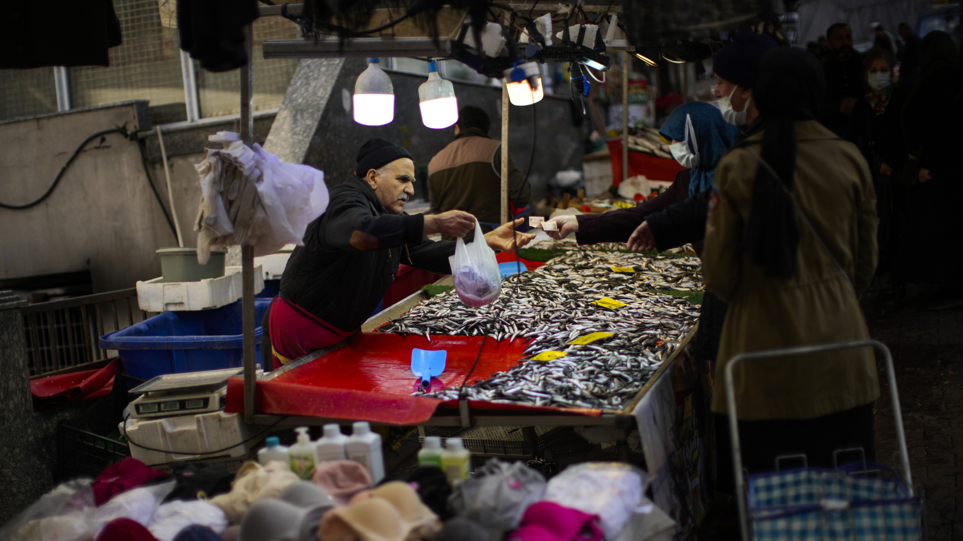 Fischverkauf auf einem Markt in der Türkei | dpa
