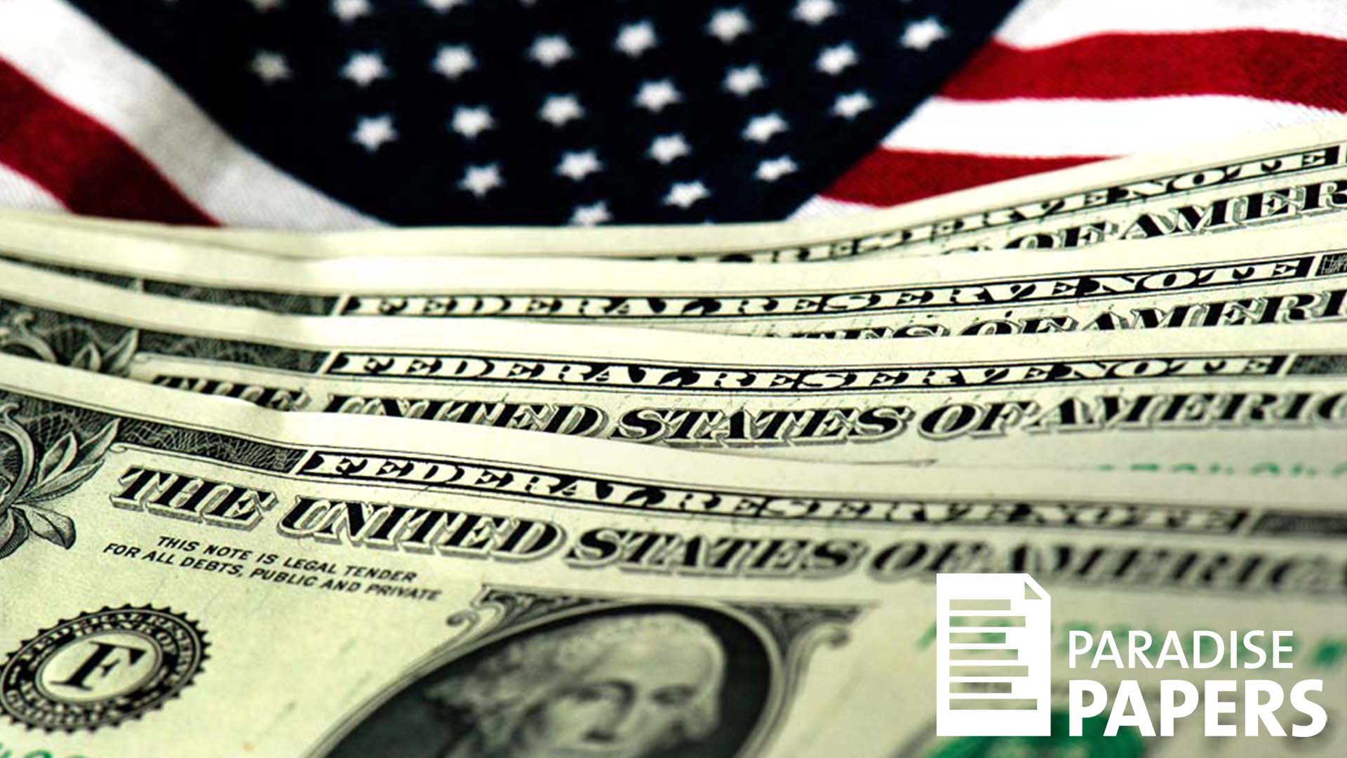 Dollarnoten vor einer US-Fahne | NDR