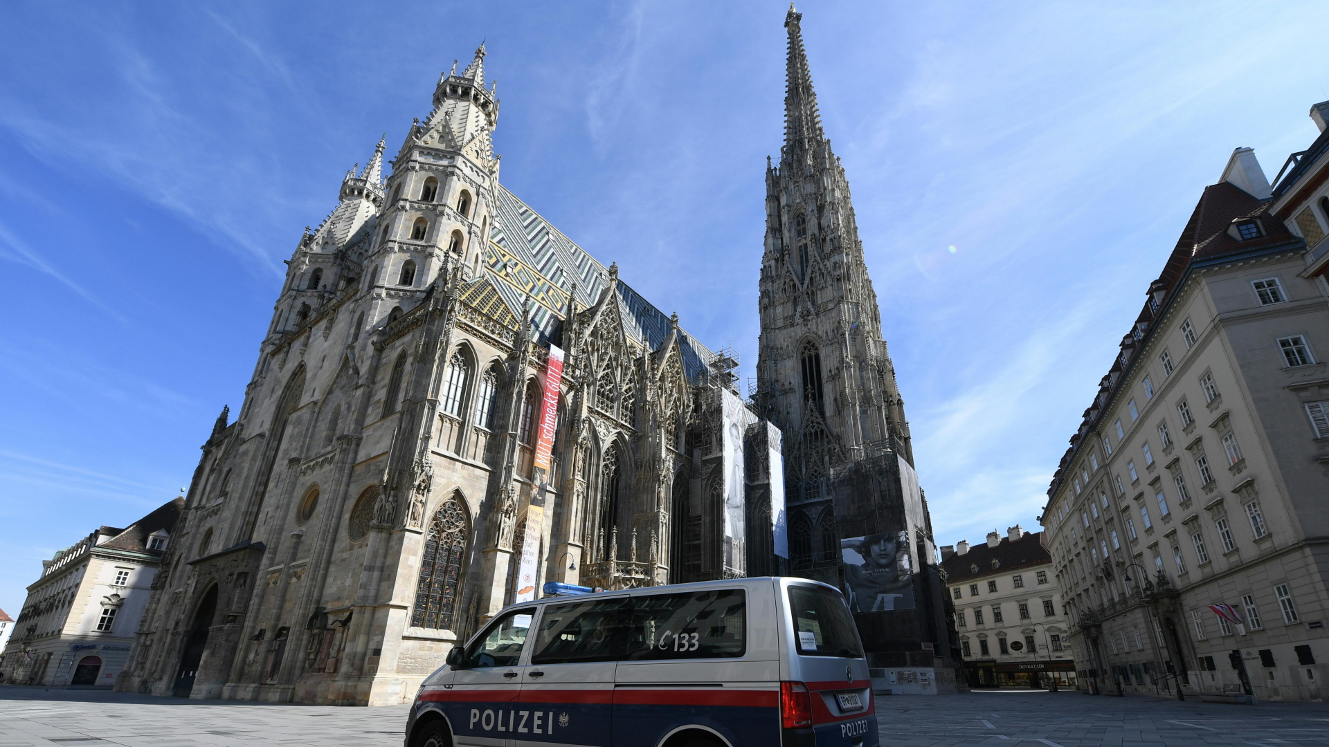 Ausgangssperre in Wien - Polizei überwacht die leeren Straßen | dpa
