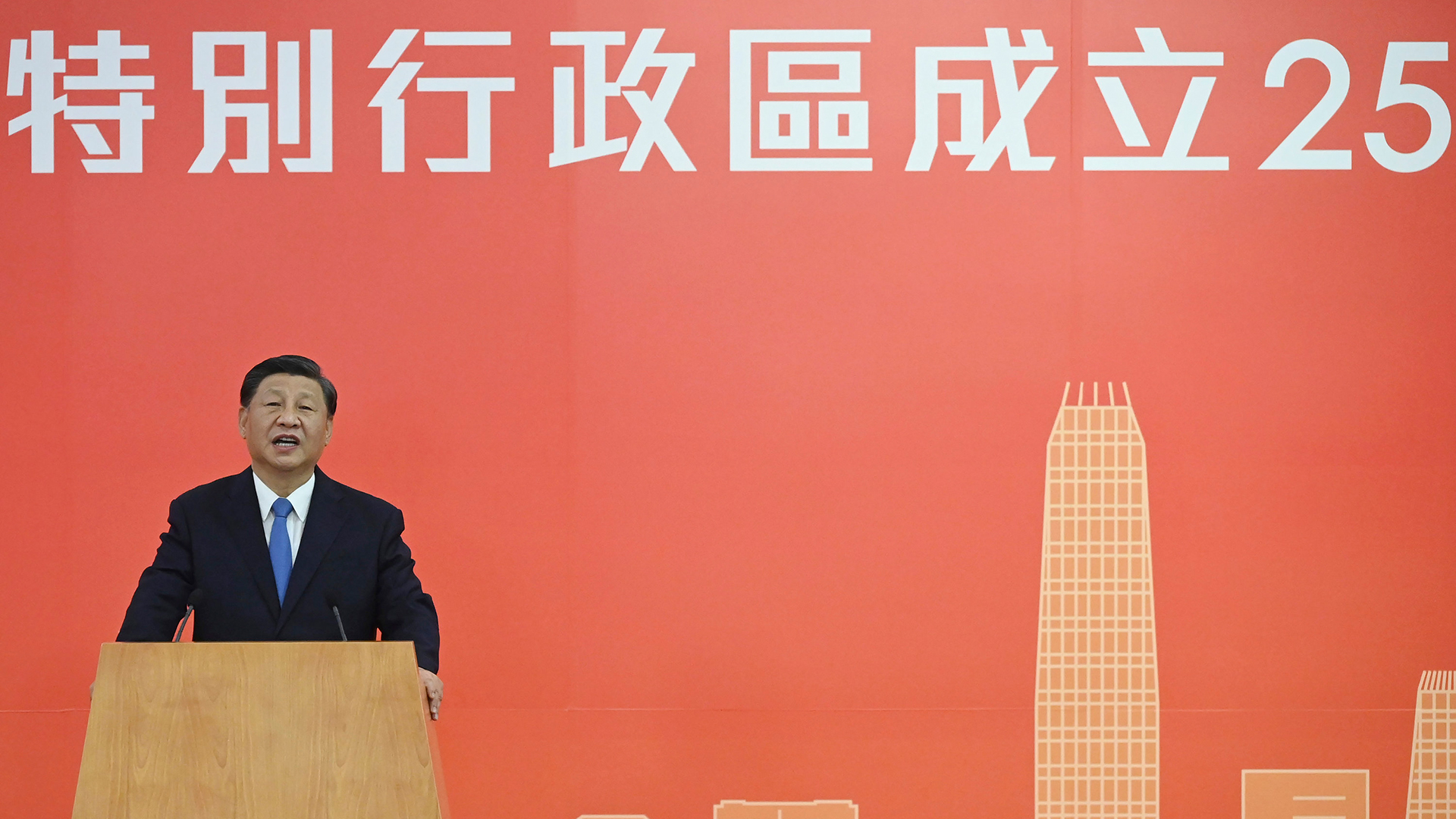Xi Jinping hält nach Ankunft in Hongkong eine Rede. | AP