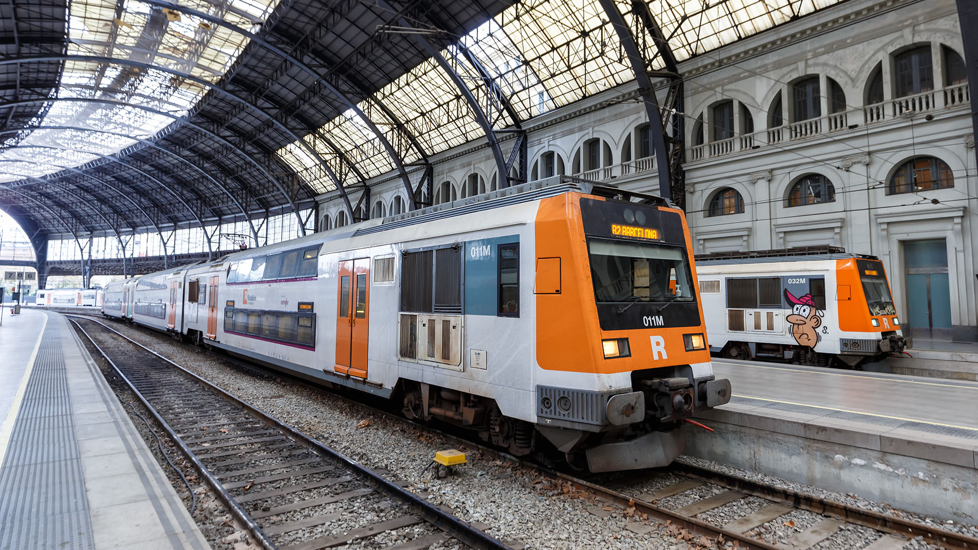 Züge im Bahnhof in Barcelona | picture alliance / Markus Mainka
